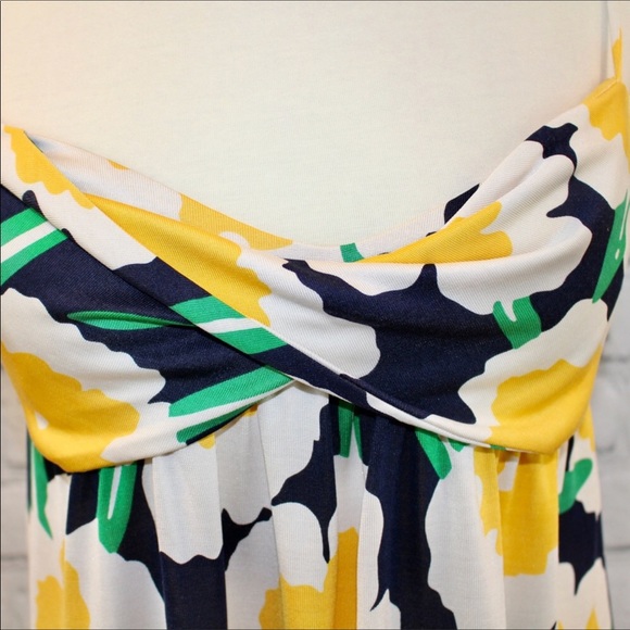 Diane Von Furstenberg silk tank top, size 10. - Picture 3 of 4